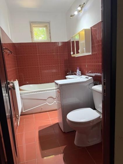 Apartament cu 2 camere semidecomandat, mobilat în Central