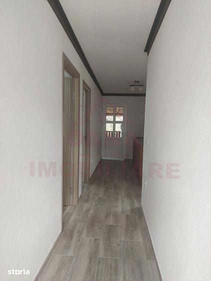 Casă cu 5 camere cu Teren 1100 Mp în Zăvoi