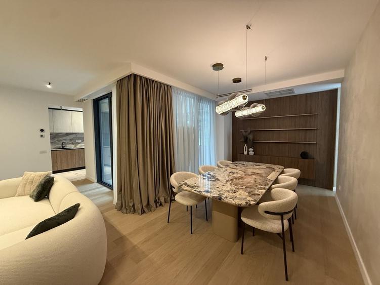 Apartament cu 4 camere semidecomandat în Aviatorilor