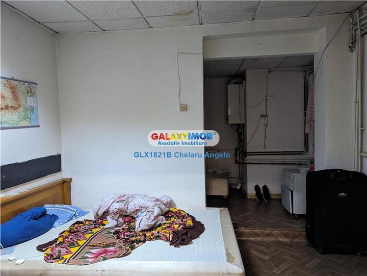 Casă cu 4 camere cu Garaj în Ferentari