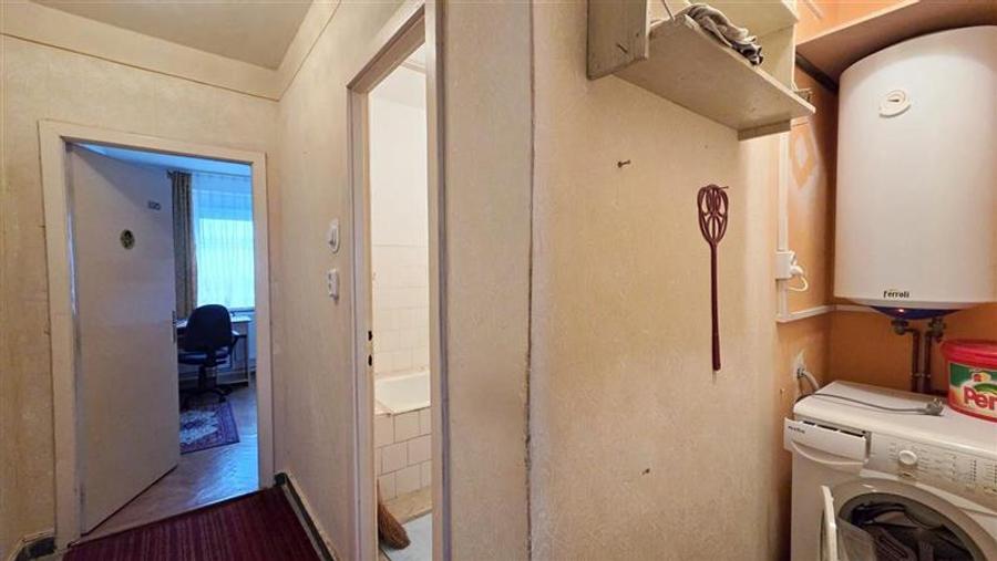 Apartament cu 3 camere semidecomandat în Girocului