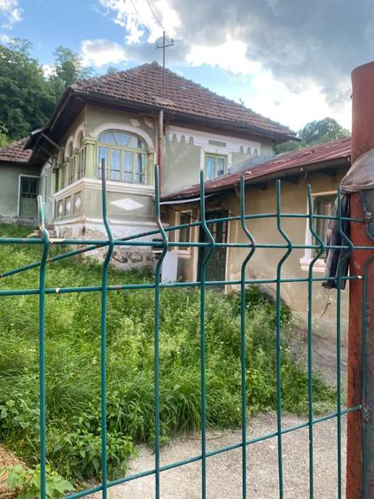 Casă cu 4 camere în Strejești