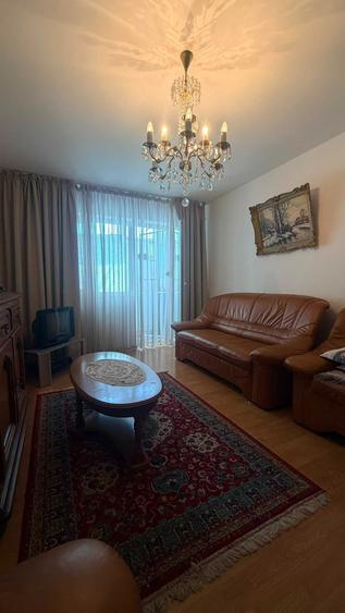 Apartament cu 3 camere decomandat în Republicii