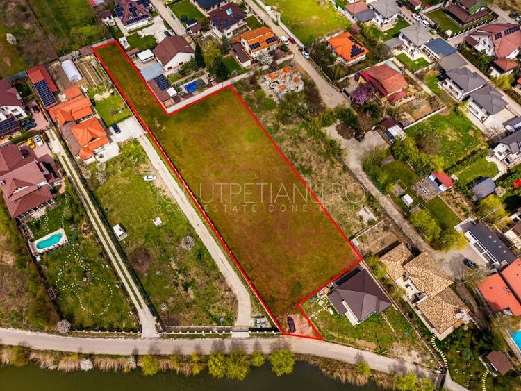 Teren Construcții intravilan de 3713 mp, în Ostratu