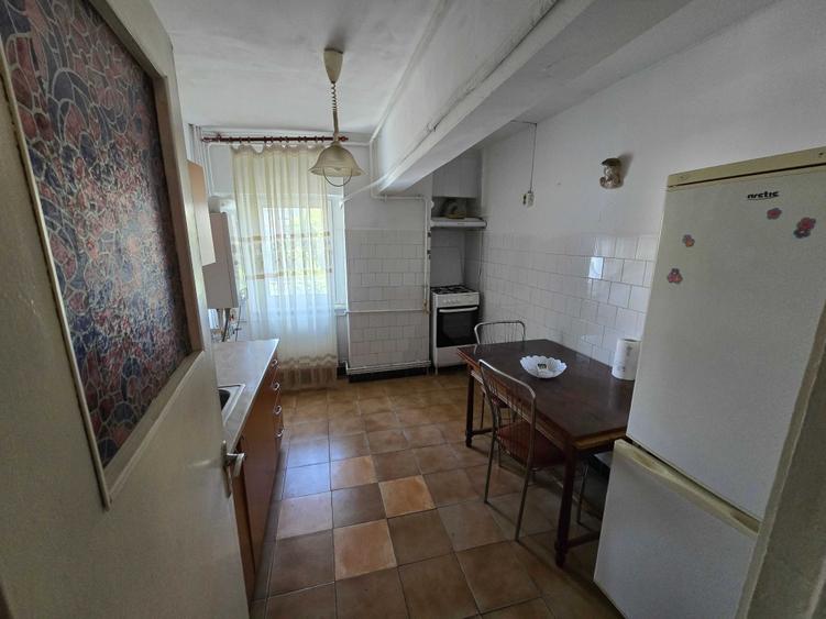 Apartament cu 3 camere decomandat în Lăpuș