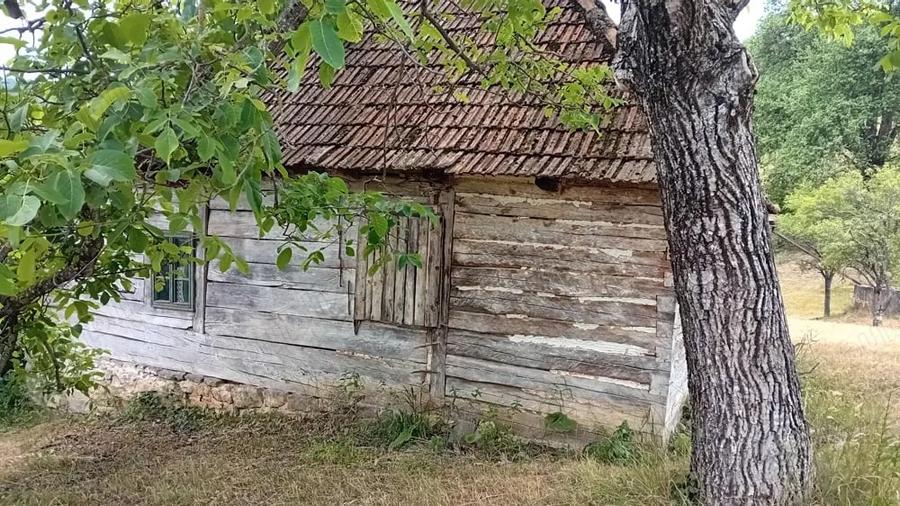 Casă cu 2 camere cu Teren 13420 Mp în Central