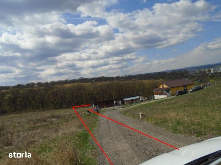Teren de 617 mp, în Est
