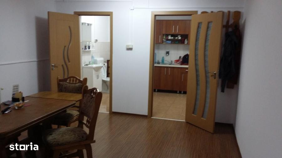 Apartament cu 3 camere în Semicentral