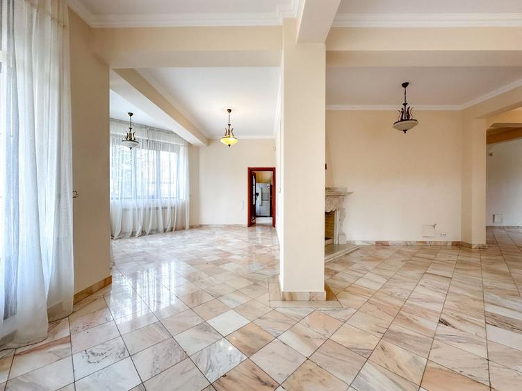 Casă individuală cu 8 camere cu Piscina în Pipera
