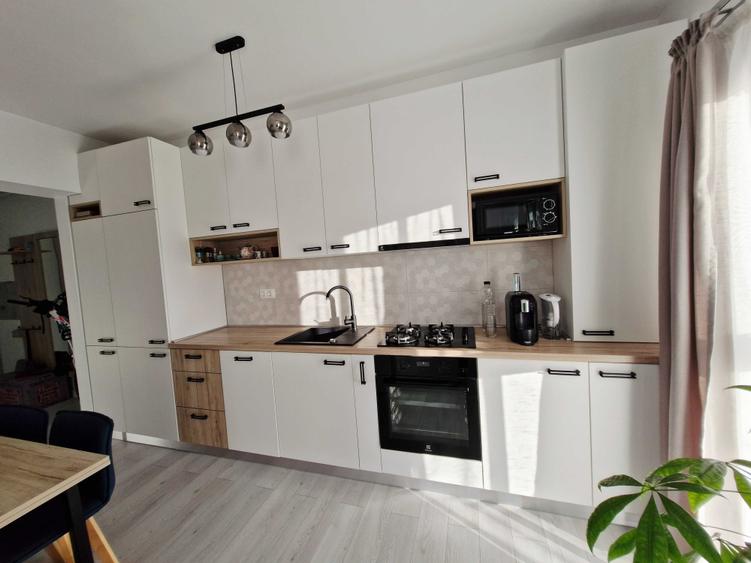 Apartament cu 2 camere decomandat în Tunari