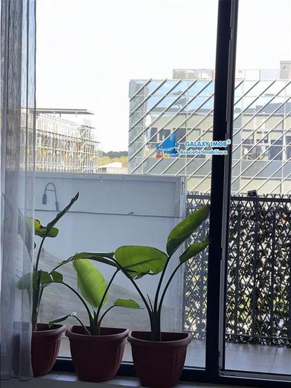 Apartament cu 4 camere semidecomandat, mobilat în Băneasa