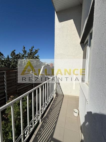Duplex cu 4 camere cu Canalizare în Central