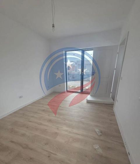 Casă individuală cu 5 camere cu Canalizare în Malu Mare