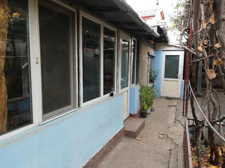 Casă cu 3 camere cu Teren 250 Mp în Lacu Dulce
