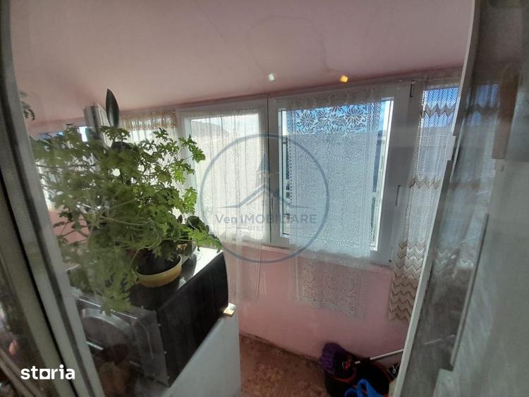 Apartament cu 3 camere semidecomandat, mobilat în Independenței