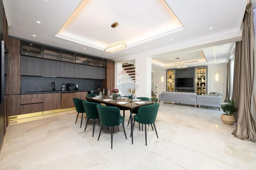Penthouse cu 4 camere decomandat, mobilat în Nord