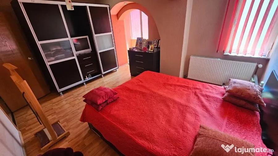 Apartament cu 4 camere decomandat în Găvana