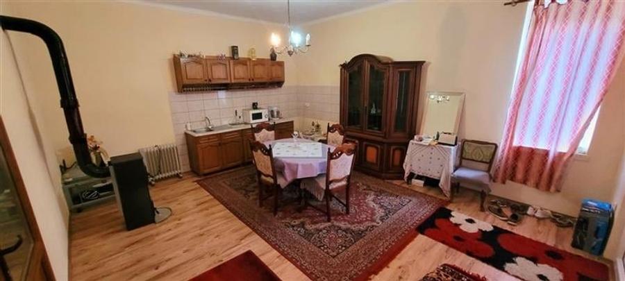 Casă individuală cu 5 camere cu Canalizare în Gârbova
