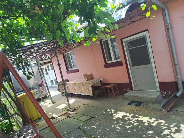 Casă individuală cu 4 camere cu Canalizare în Bariera Vâlcii