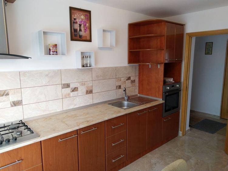 Apartament cu 2 camere decomandat în Curtești
