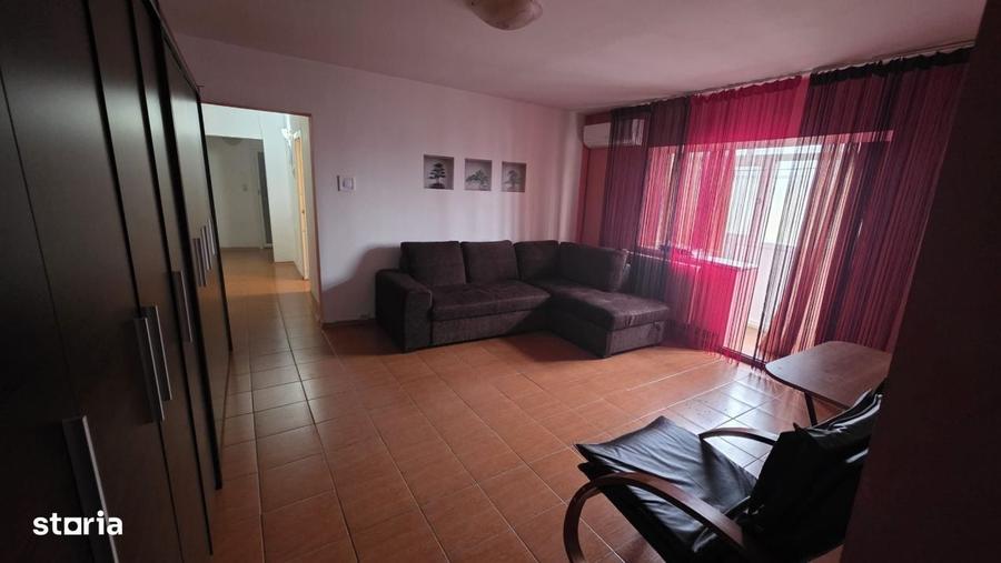 Apartament cu 3 camere semidecomandat în Central