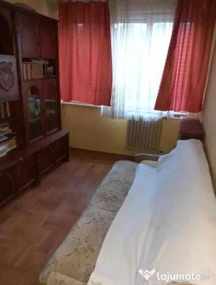 Apartament cu 4 camere decomandat în Central