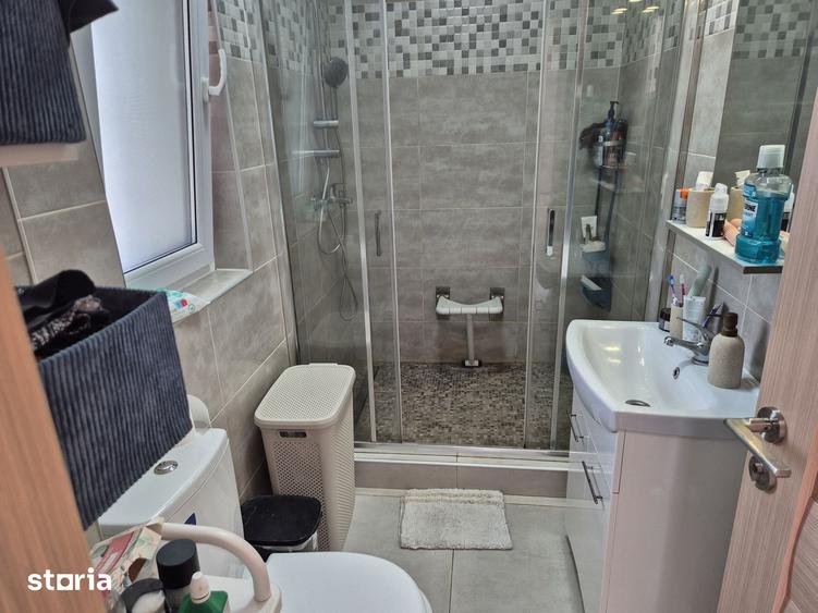 Casă cu 4 camere cu Teren 190 Mp în Domnești