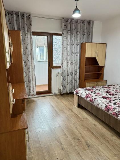 Apartament cu 4 camere decomandat în Aurel Vlaicu