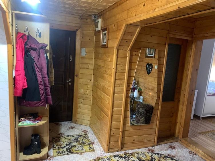 Apartament cu 3 camere decomandat, mobilat în Vest
