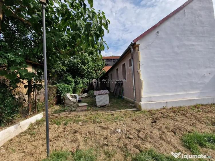 Casă cu 6 camere cu Teren 306 Mp în Muncitoresc