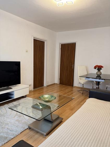 Apartament cu 3 camere semidecomandat în Nicolae Grigorescu