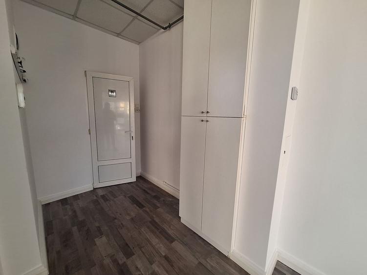 Birou, de 200 mp, în Central