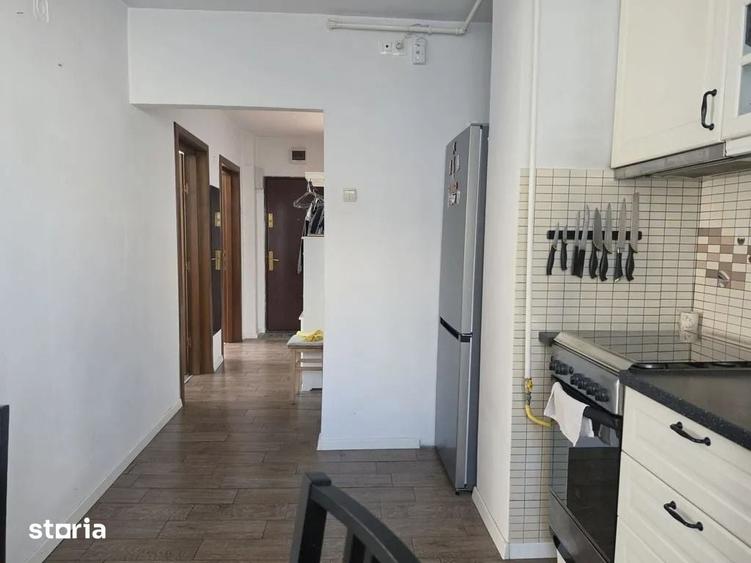 Apartament cu 3 camere decomandat în Astra