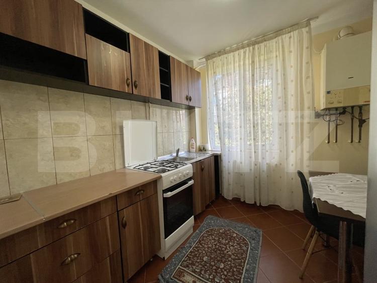 Apartament cu 3 camere decomandat, mobilat în Central