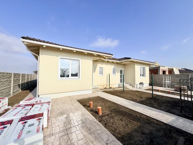 Duplex cu 3 camere cu Teren 300 Mp în Moșnița Nouă