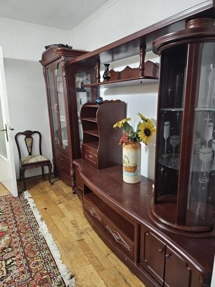 Apartament cu 3 camere semidecomandat în Craiovei