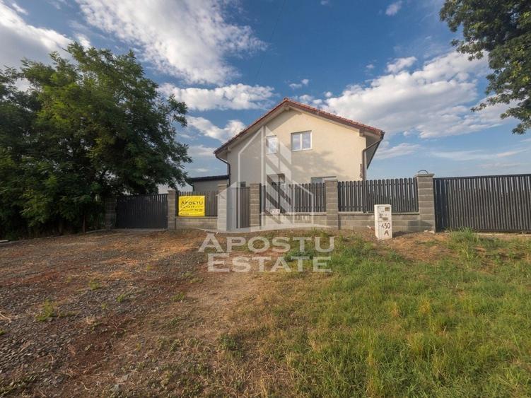 Casă individuală cu 5 camere cu Canalizare în Pădureni (Jebel)