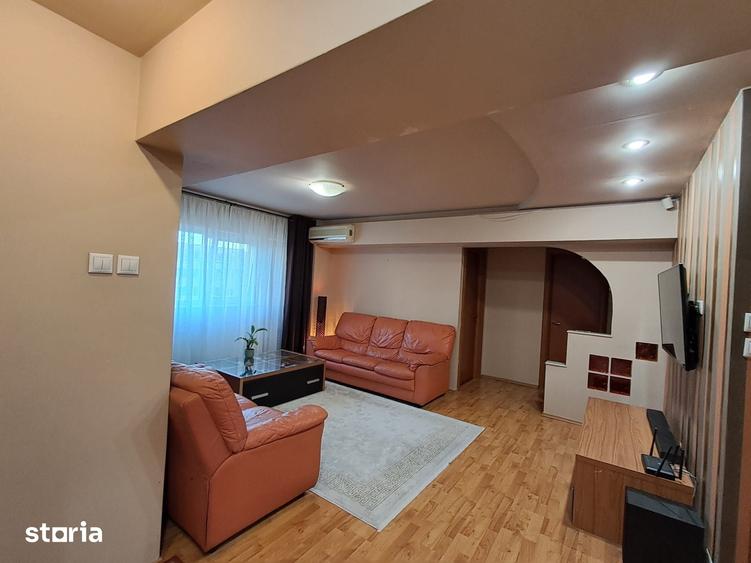 Apartament cu 4 camere în Republicii
