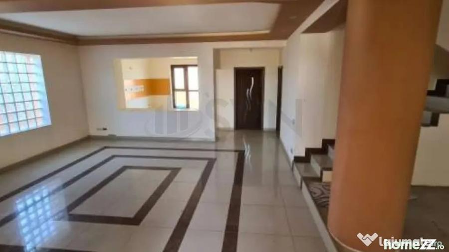 Casă cu 6 camere cu Teren 390 Mp în Central