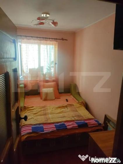 Apartament cu 3 camere decomandat în Siret