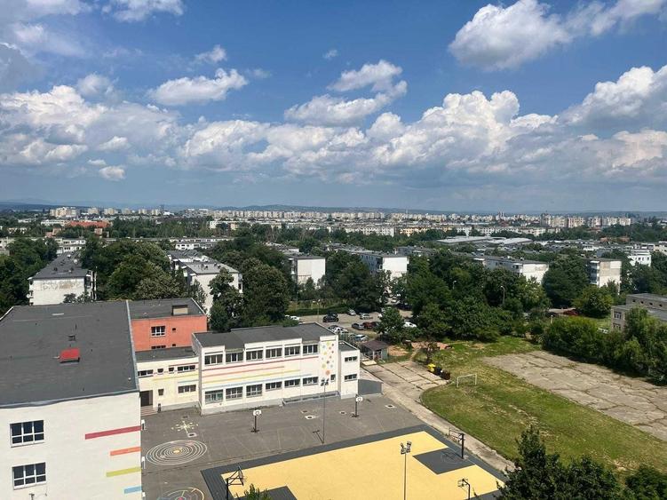 Apartament cu 2 camere decomandat în Vest