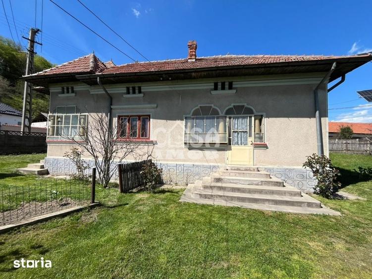 Casă cu 5 camere cu Teren 1187 Mp în Tătărani