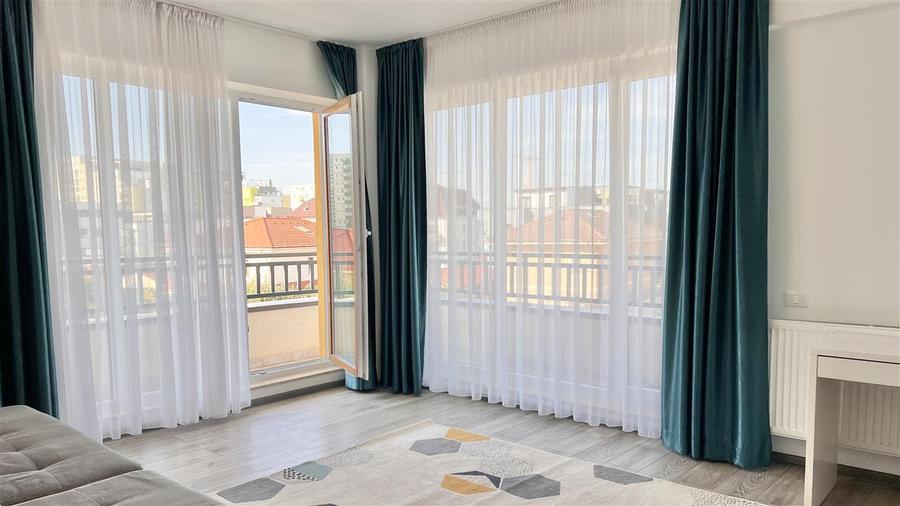 Apartament cu 2 camere decomandat în Tractorul