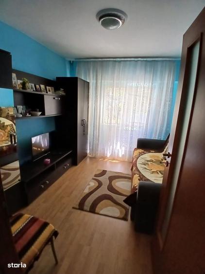 Apartament cu 3 camere decomandat în Delfinariu