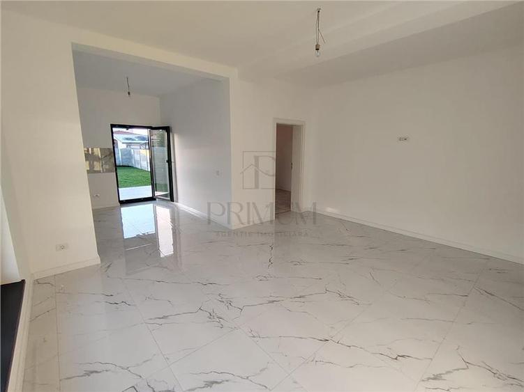 Duplex cu 3 camere cu Canalizare în Moșnița Nouă