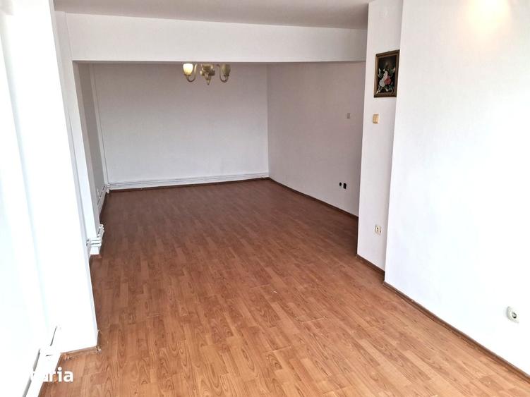 Apartament cu 4 camere decomandat în Ultracentral