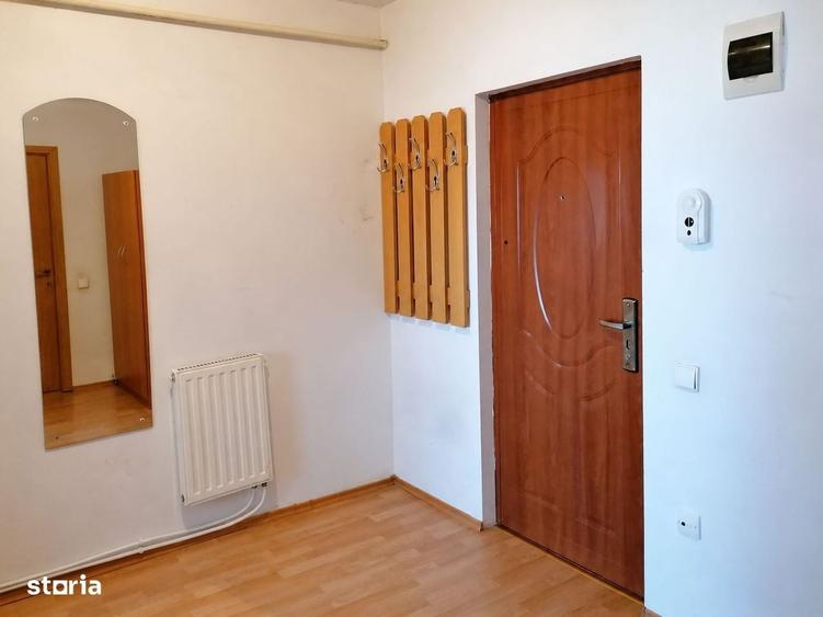 Garsonieră decomandată în Iris