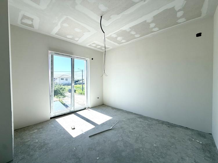 Duplex cu 5 camere cu Canalizare în Dumbrăvița