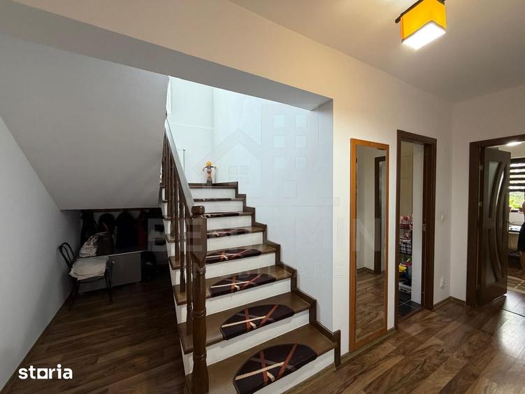 Casă cu 7 camere cu Teren 524 Mp în Bariera Vâlcii