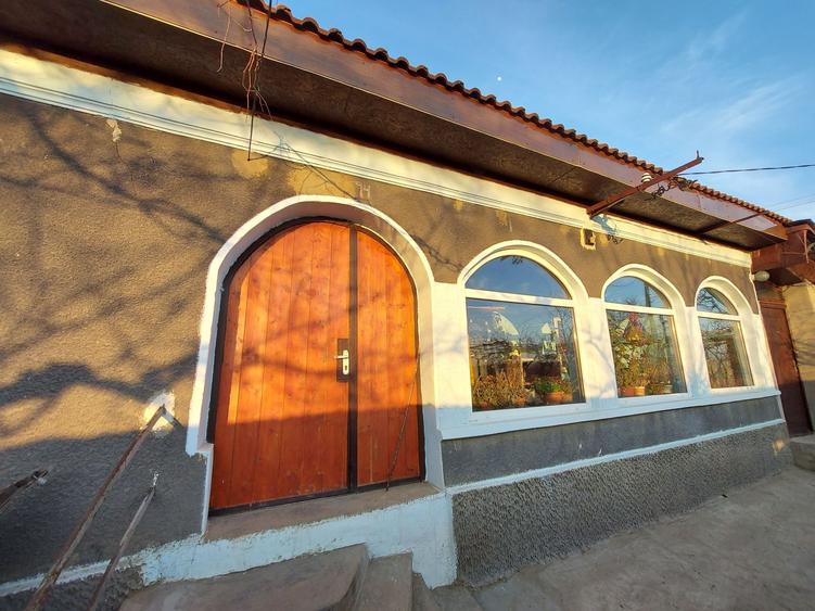 Casă cu 3 camere în Topalu